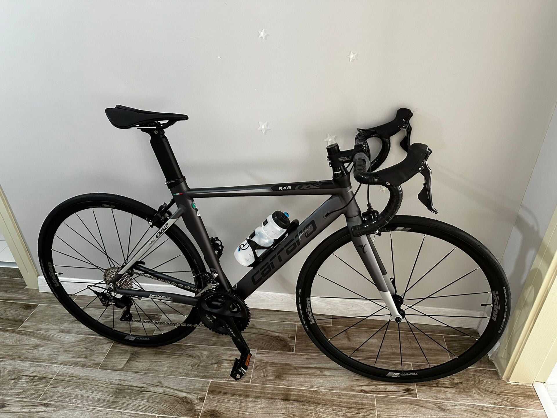 Carraro race 062 Shimano 105 Yarış Bisikleti Karbon Maşa Kadro koyu gri